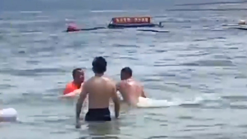 深圳游泳教练救人,跳海救人外籍教练