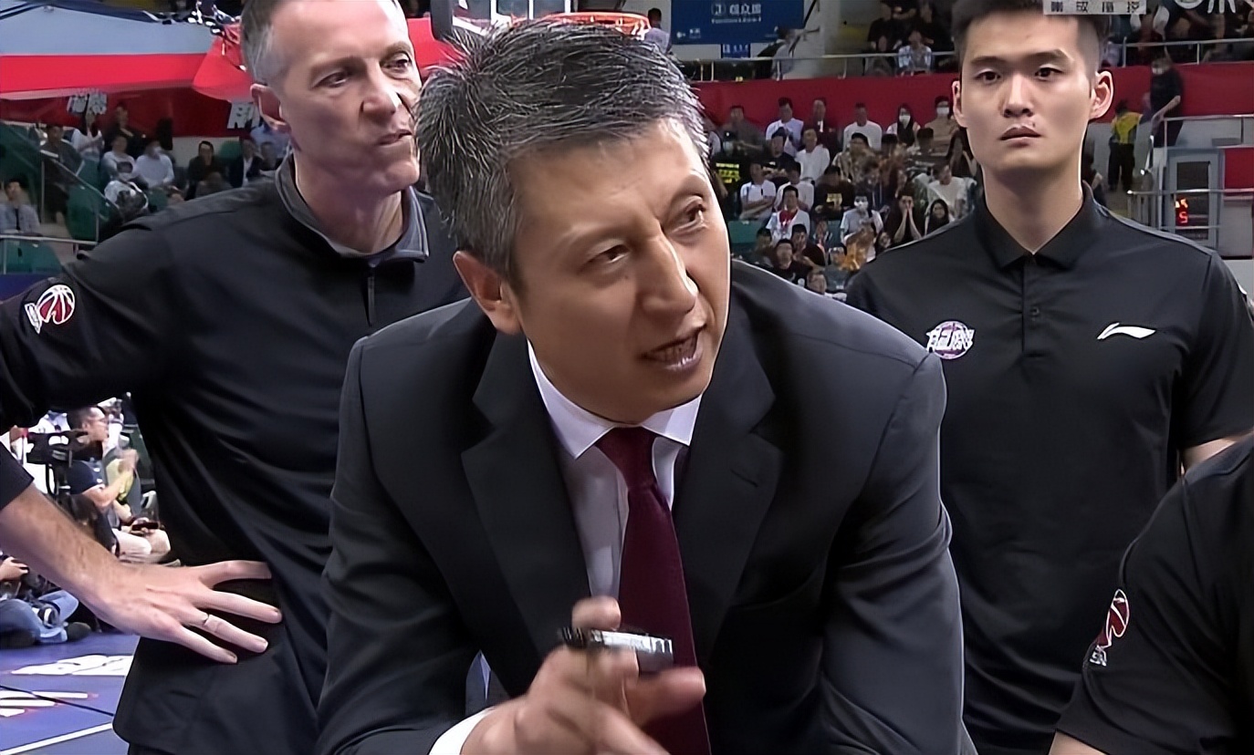 山东主场大胜辽宁,郭士强怒吼战术