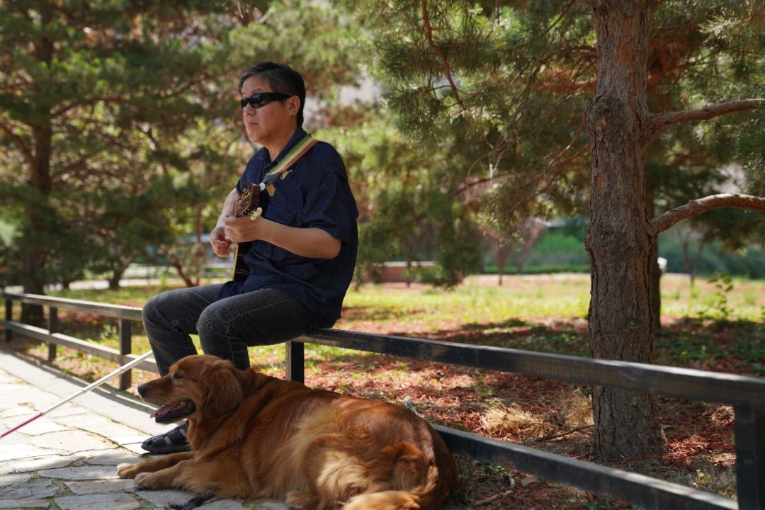 周云蓬视觉,周云蓬黑白照