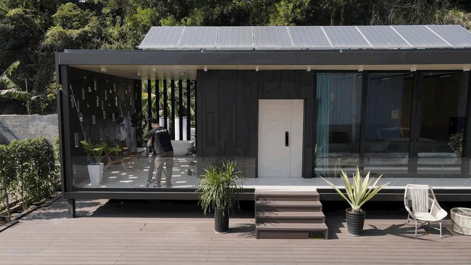 他只用了一星期，建成一座「可移动的房子」，上山下海睡遍世界