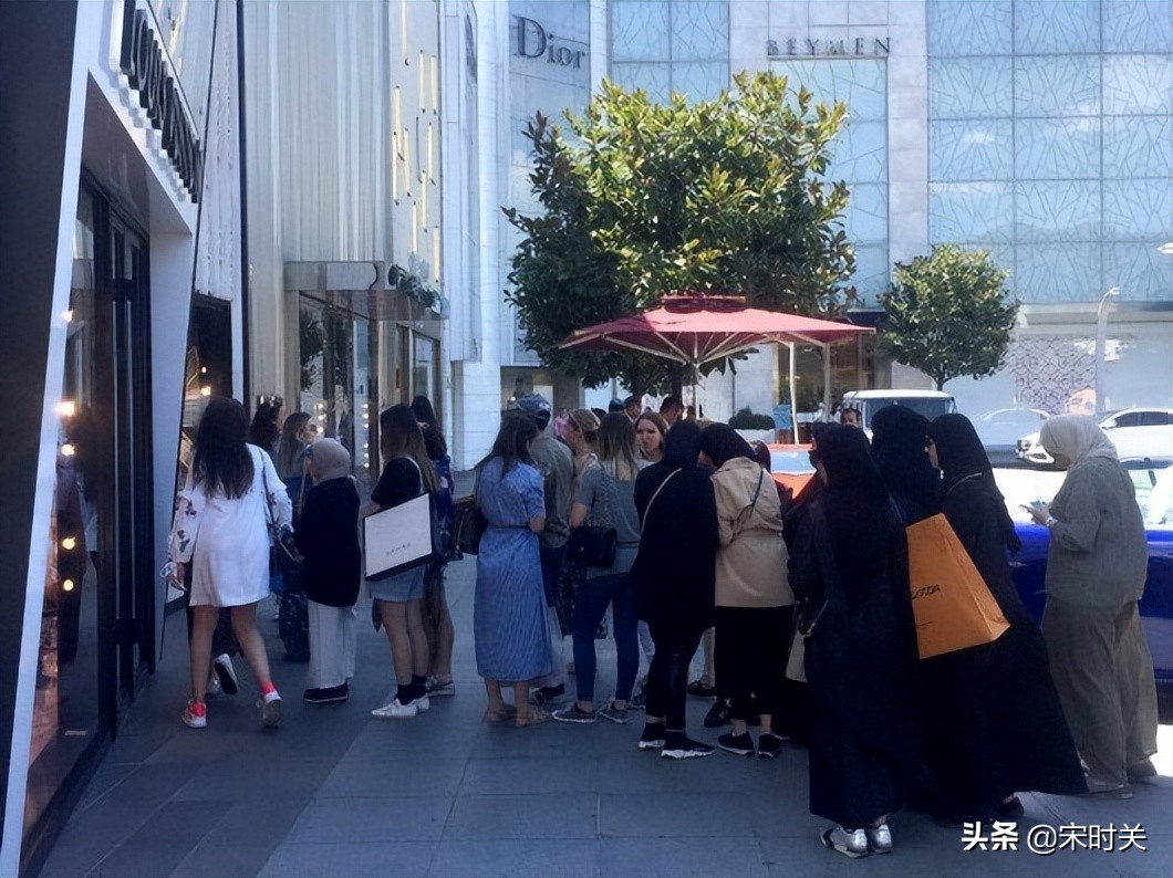 lv涓浗骞存敹鍏ュ灏戦挶,lv浜虹兢鏀跺叆姘村钩