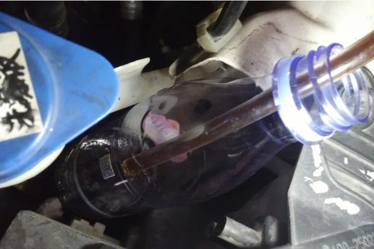 汽车油加得太满溢出来了怎么办,车油加多了怎么办