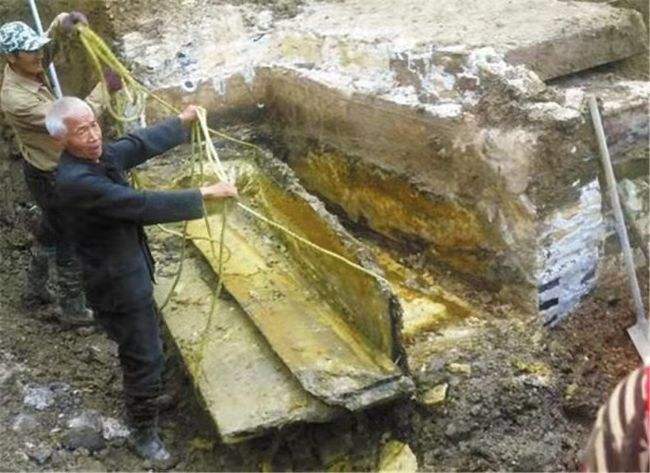 在棺材躺了10年,在棺材里面睡了100年