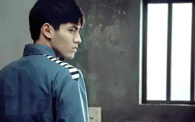 吴亦凡现状被爆:脸肿人消瘦,狱中不忘创作,还当上了班长
