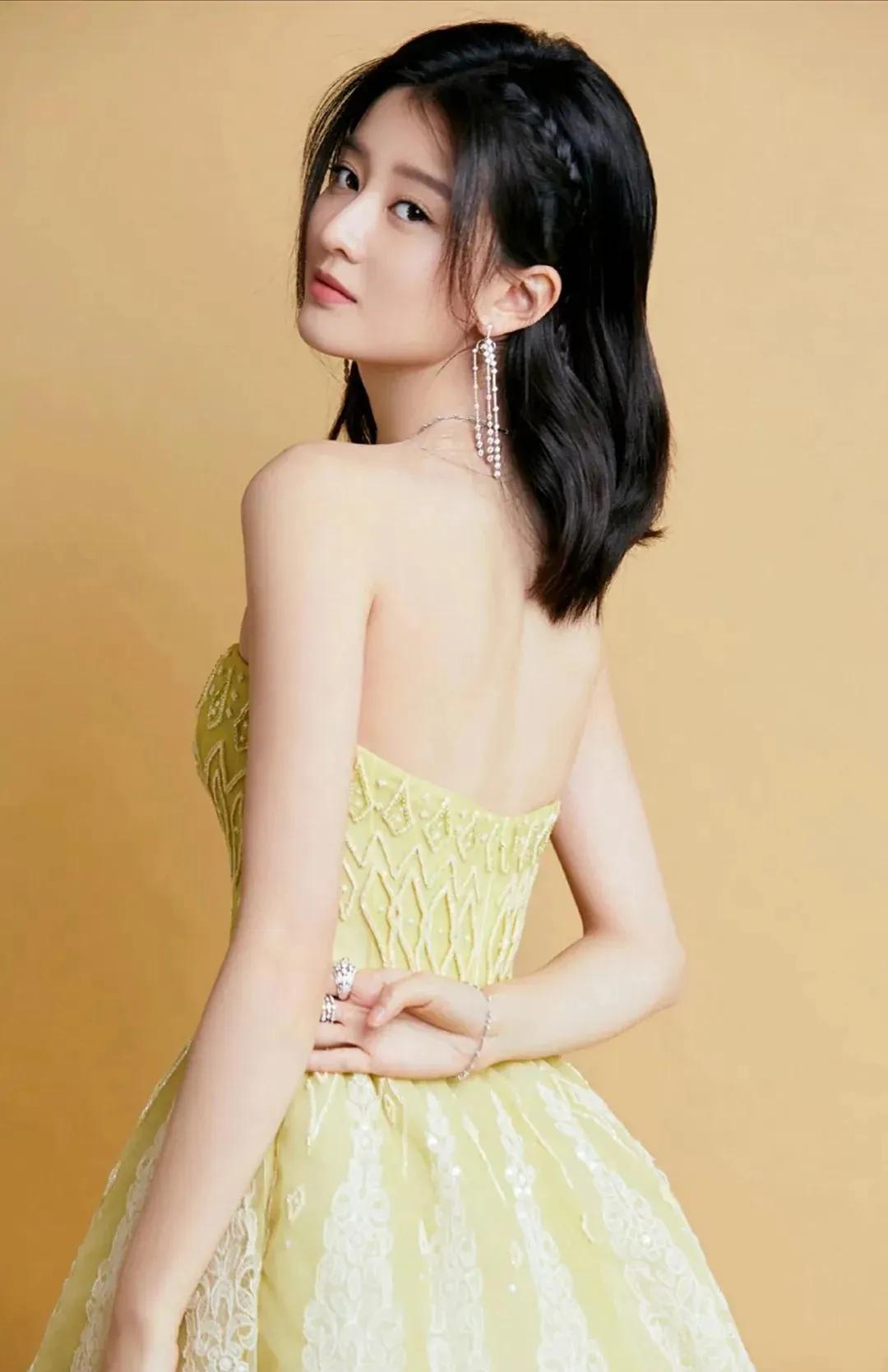 乔欣清纯女孩视频,乔欣清纯风穿搭好美