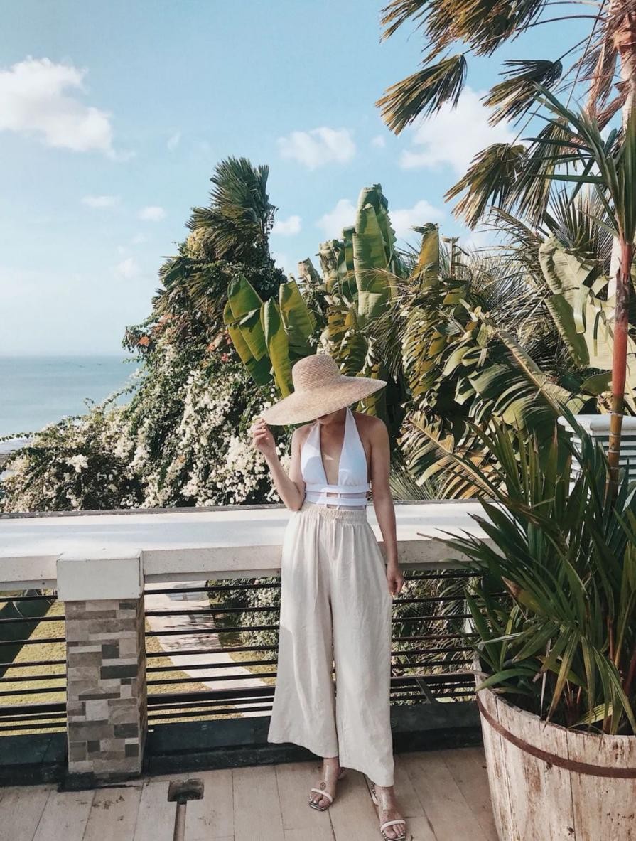 泳衣外穿露腰风格,泳衣外穿是今年夏天的新潮流