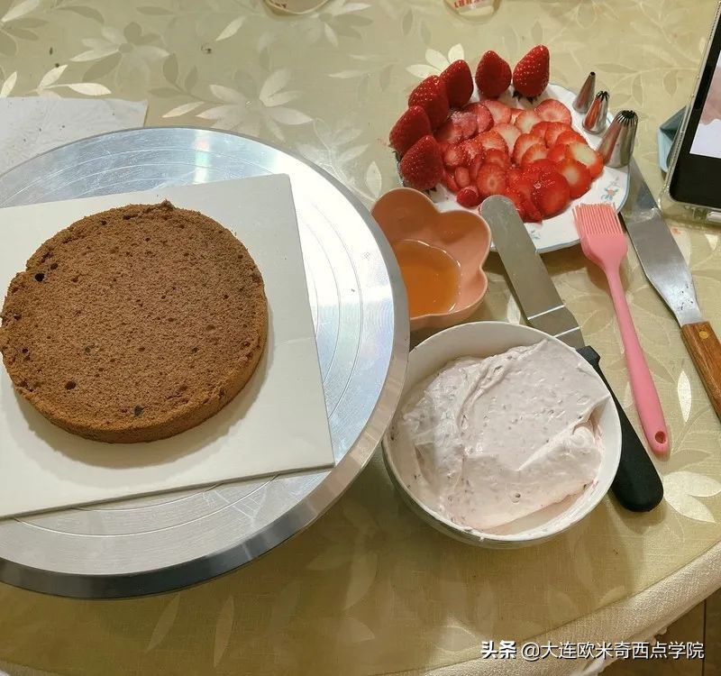 做巧克力蛋糕和草莓蛋糕,草莓巧克力熔岩蛋糕做法