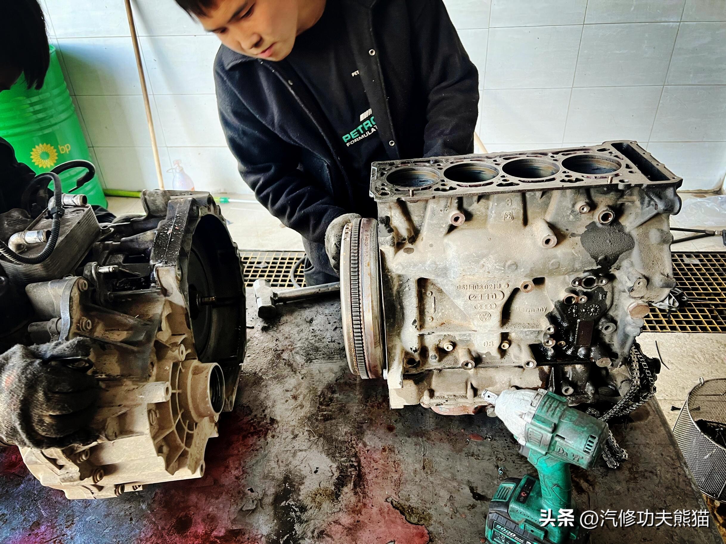 父亲老车翻新修复,父亲去世留下了的车去翻新