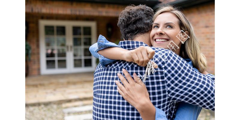 热心小伙半夜给邻居修水龙头,24岁小伙水龙头坏了