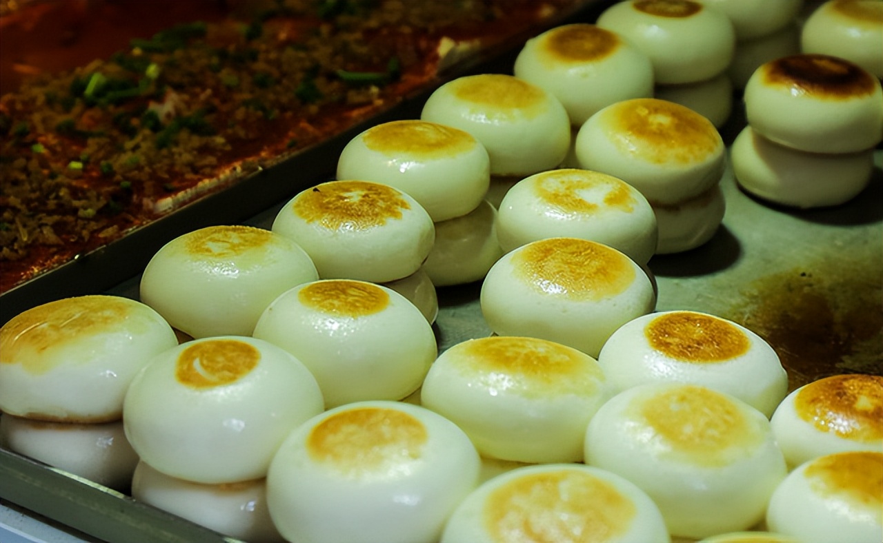 晚上10点是饿着好还是吃宵夜好,晚上吃夜宵和饿着肚子哪个更可怕