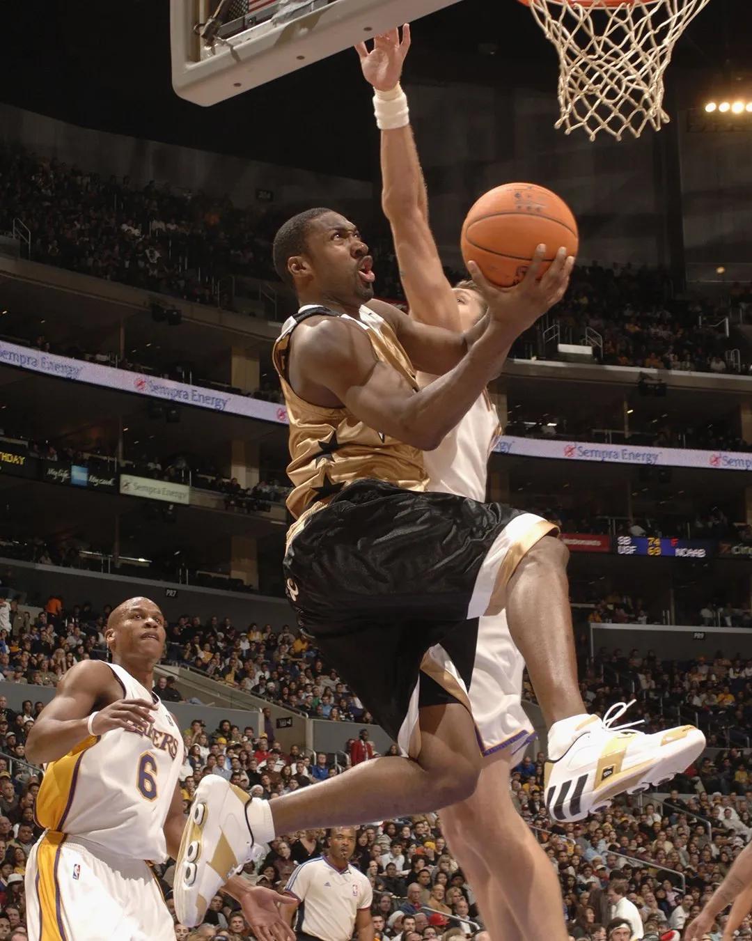 阿里纳斯篮球鞋回归,阿里纳斯篮球鞋纯黑