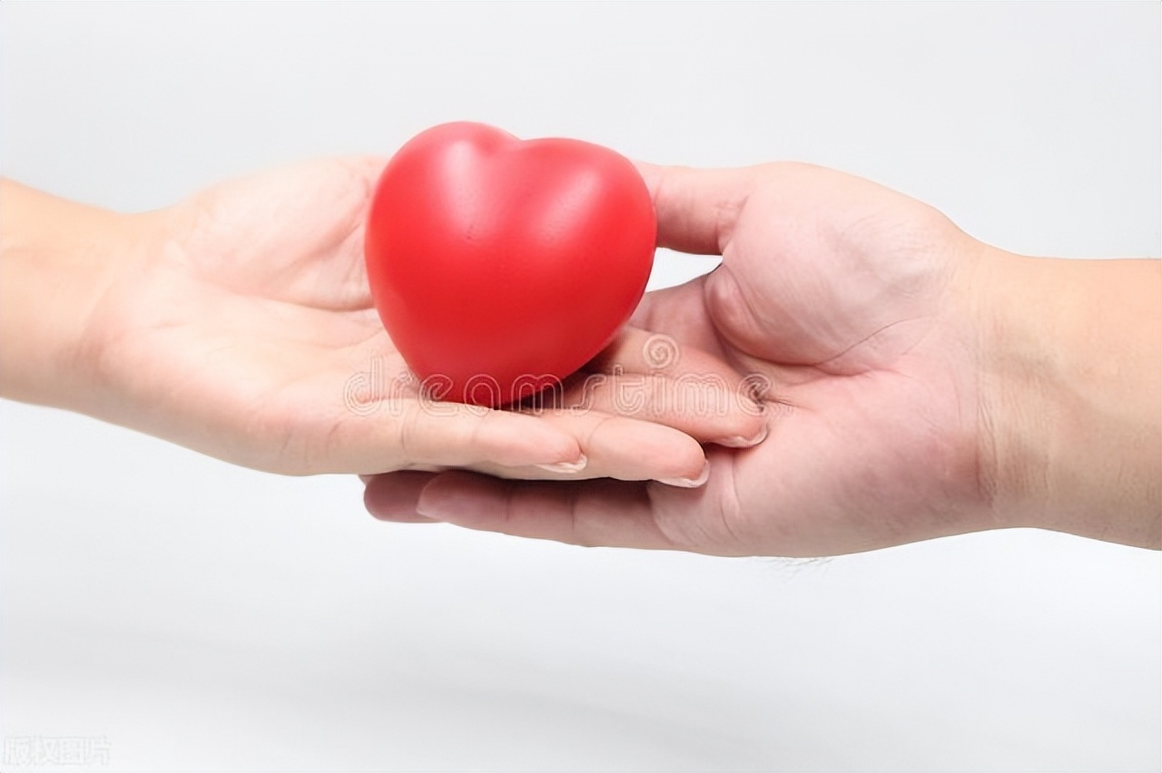 苏州路人起哄男子轻生,苏州小伙在楼顶欲轻生