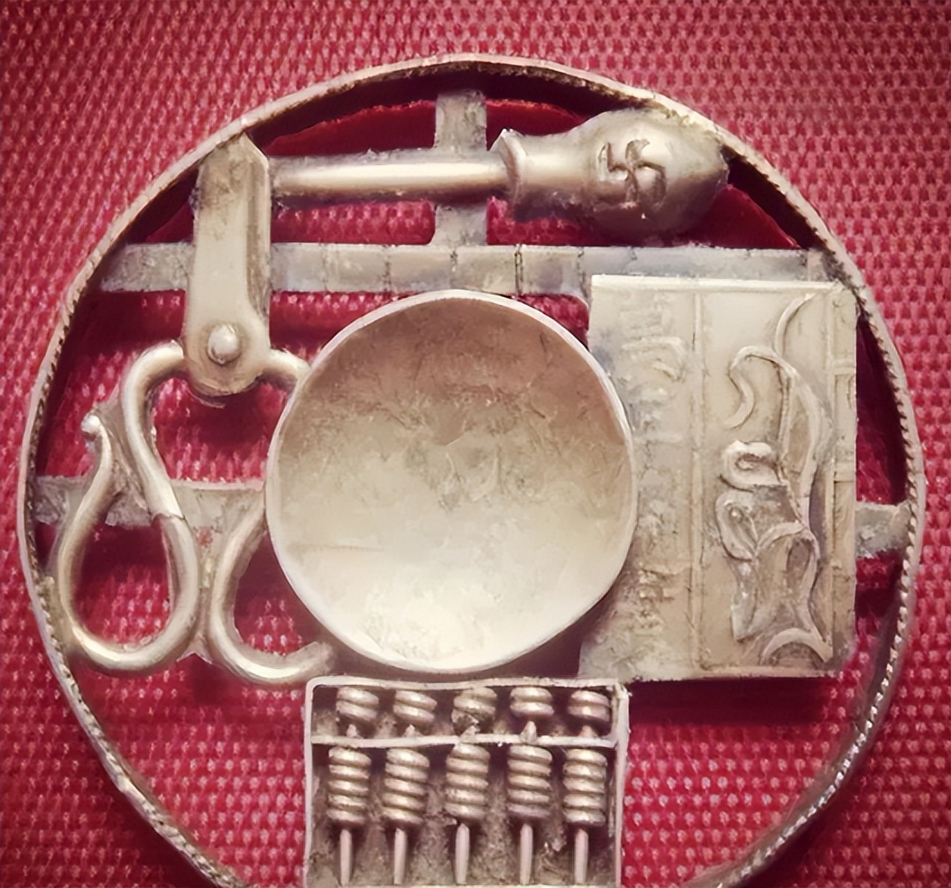 西安女子报团观光九寨沟，回到家之后发现，包里有个“百眼筛”