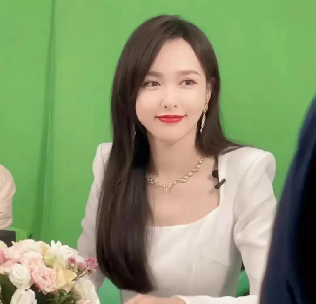 职场中，男朋友看闺蜜胸怎么办？