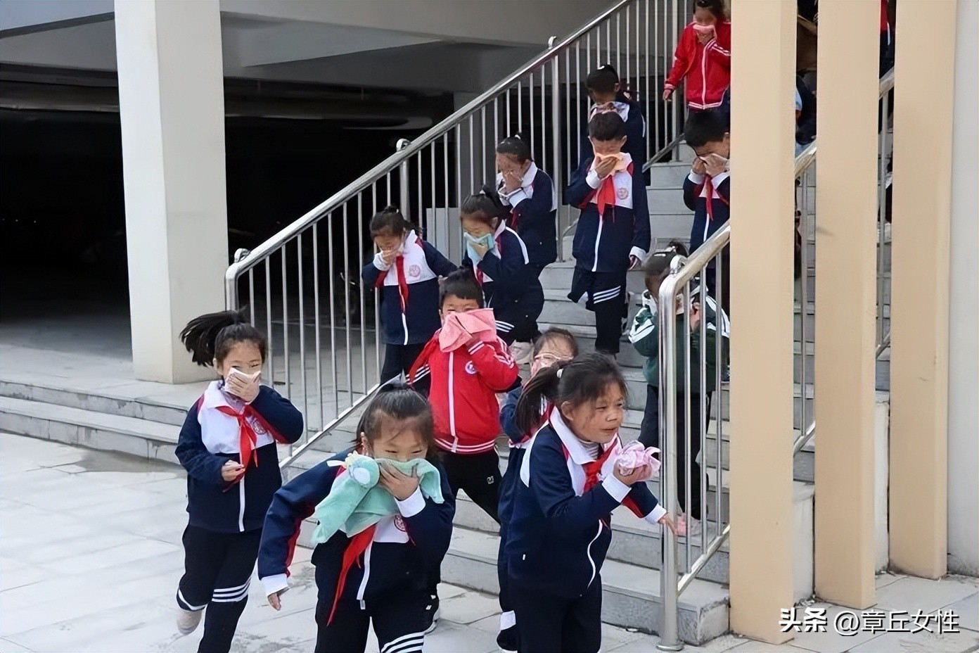 儿童友好｜消防零距离安全你我他——章丘区东城实验学校举行“消防安全疏散演练”活动