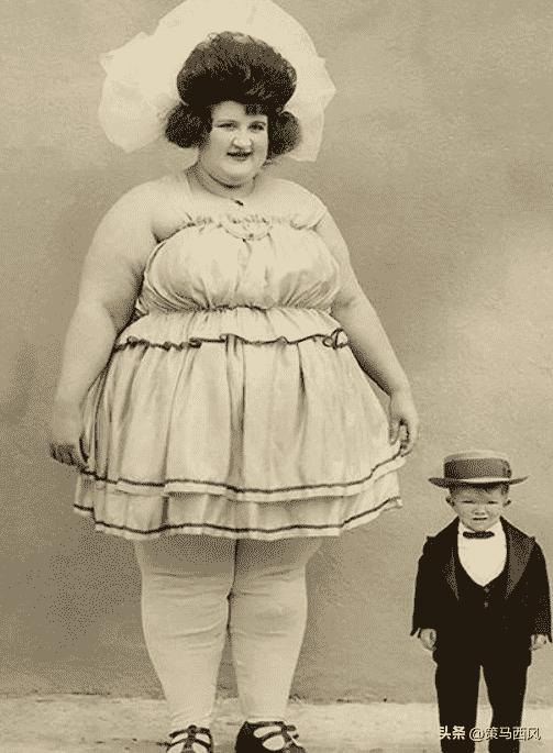 日军罪行照片:攻陷香港后兽性毕露,当场轮番侵犯新婚女明星2