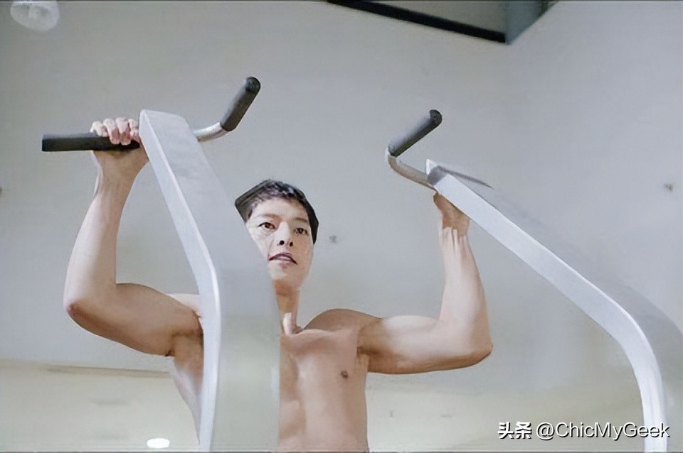 宋仲基财阀家的小儿子棒球服穿搭,宋仲基西装杀明星霸气出场