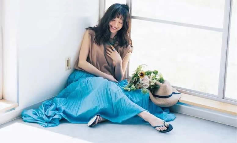 半裙穿搭参考,一件下身半裙搞定多种风格穿搭