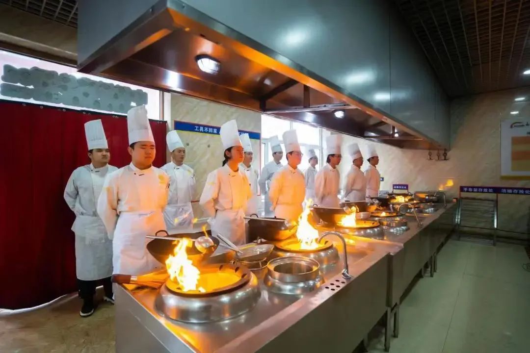 毕业选择先就业再择业,考研择校择业看哪些方面