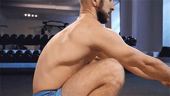 教练辅助女学员深蹲,教练辅助女生深蹲150kg