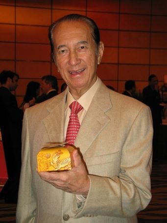 赌王何鸿燊，86万续命针连打11年，800万金丝楠木棺揭开世纪葬礼