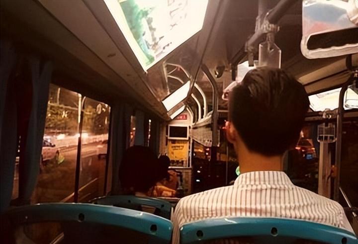 90后小伙遇到70后女子,90后小伙与80岁老人谈恋爱被抓