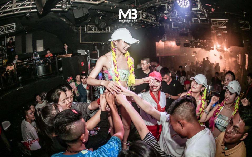 房贷车贷生活压力太大了怎么办,没有房贷车贷是不是很轻松