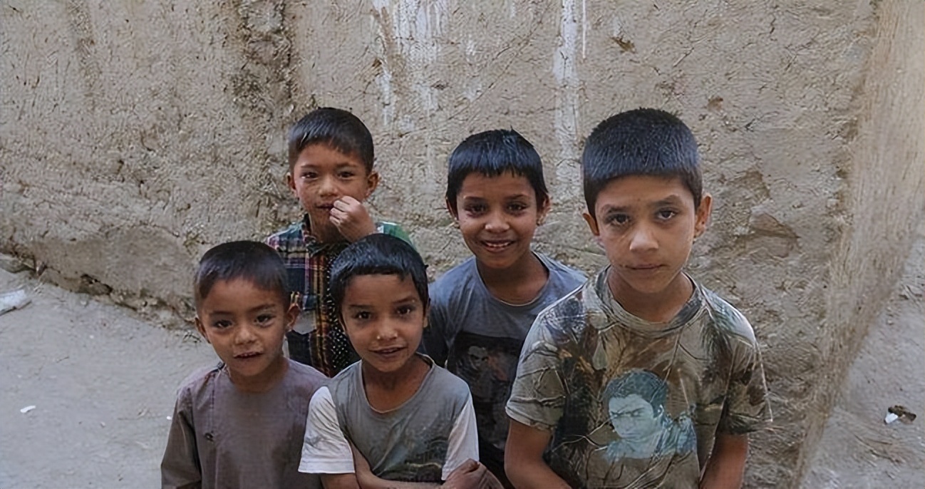 闃垮瘜姹椾汉涓轰粈涔堥兘鏄粦澶村彂,涓栫晫涓婇粍鐨偆榛戝ご鍙戠殑鍥藉