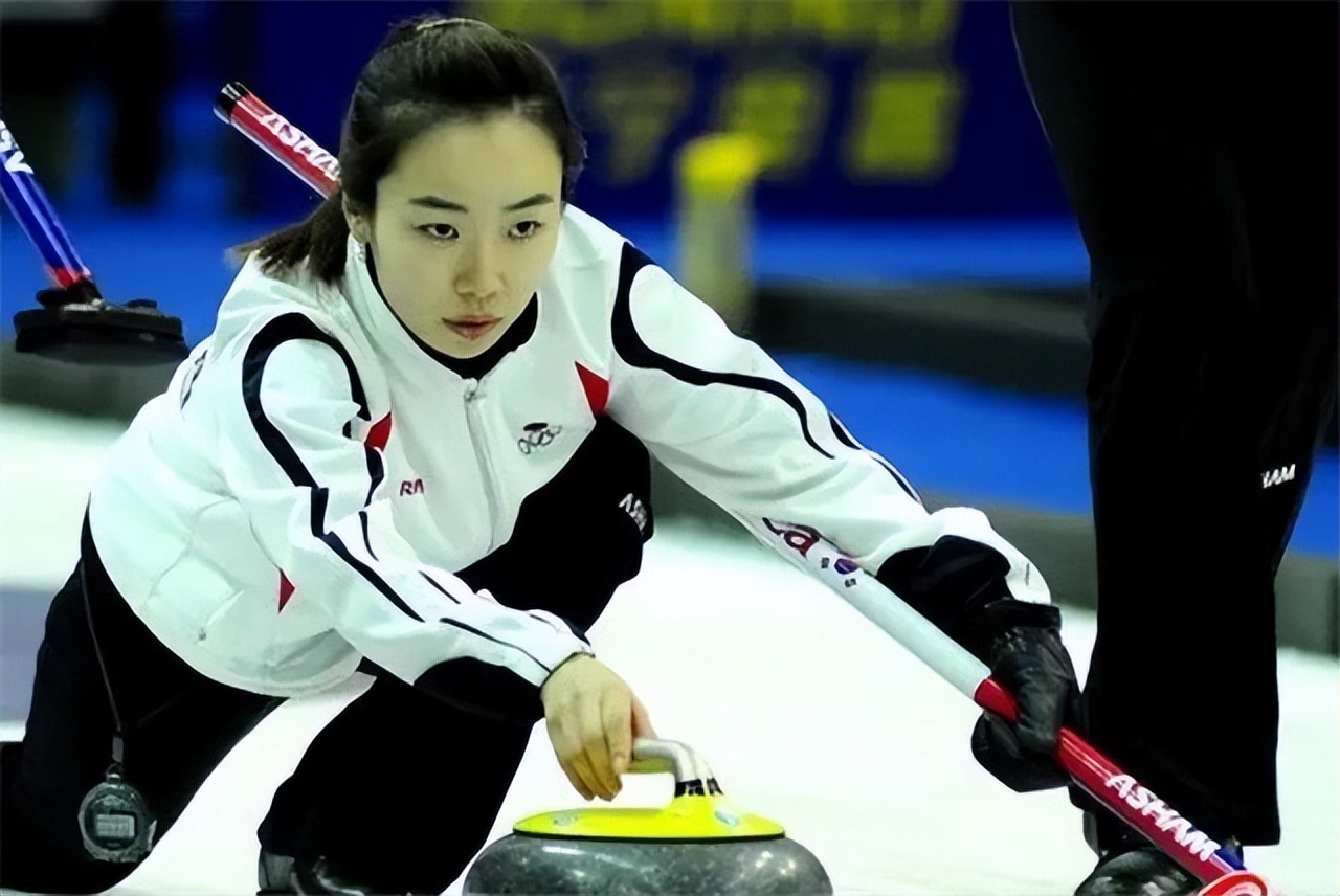 韩国女子冰壶队长金智善抖音号,中国冰壶徐晓明与金智善