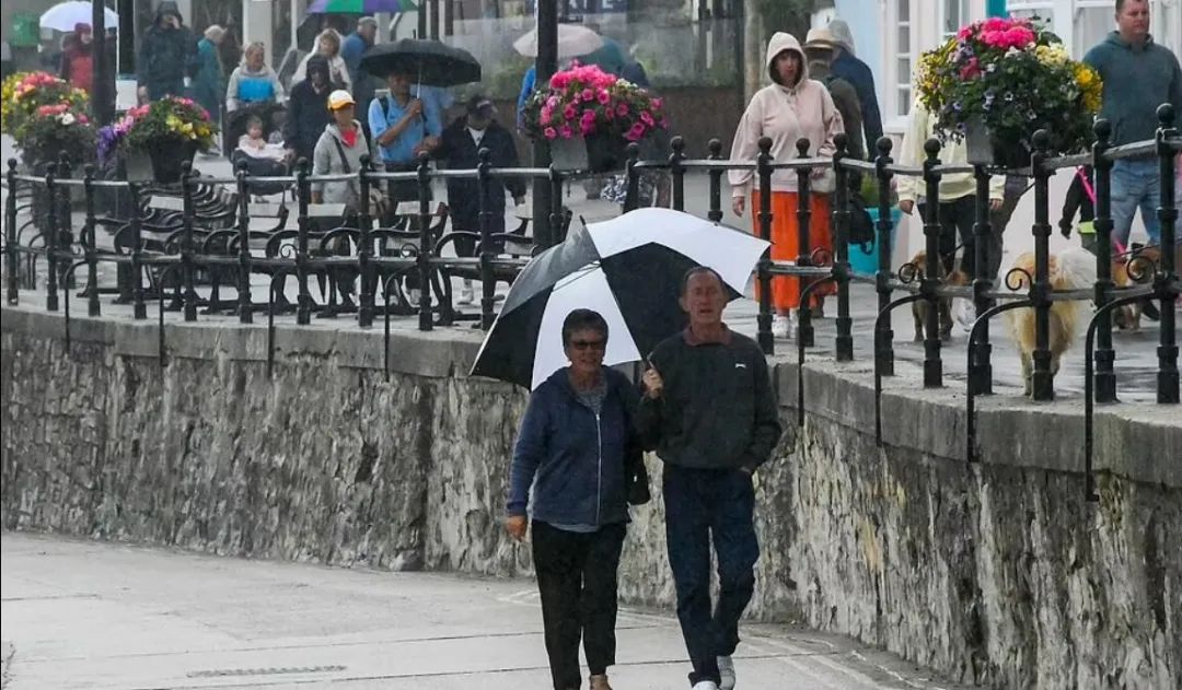 热浪over！英国温度一夜骤降15℃，多地迎来大降雨