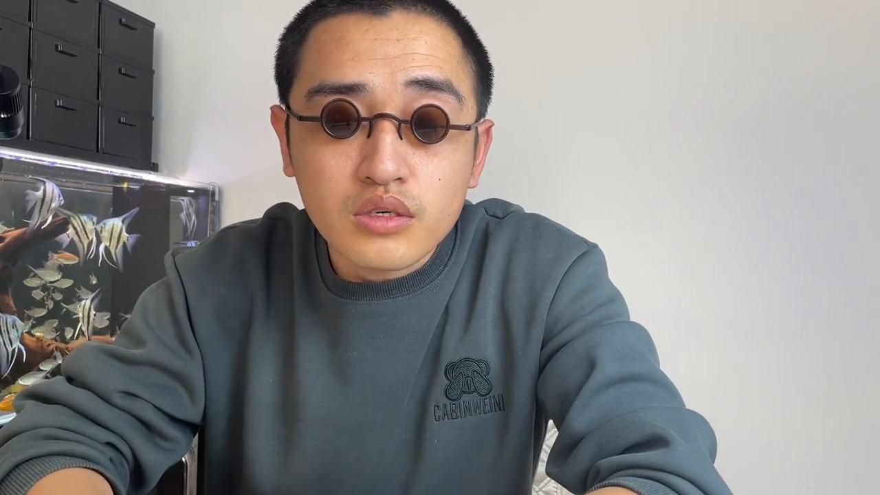 观赏鱼头洞涂抹甲硝唑,观赏鱼治疗头洞病需要停食吗