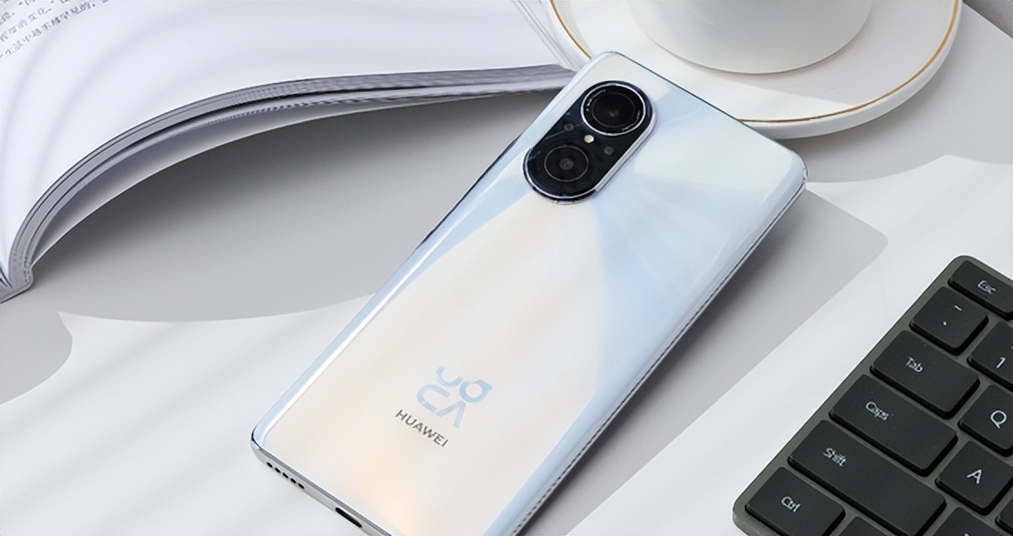 一新一老,华为老旗舰手机和新款中端机