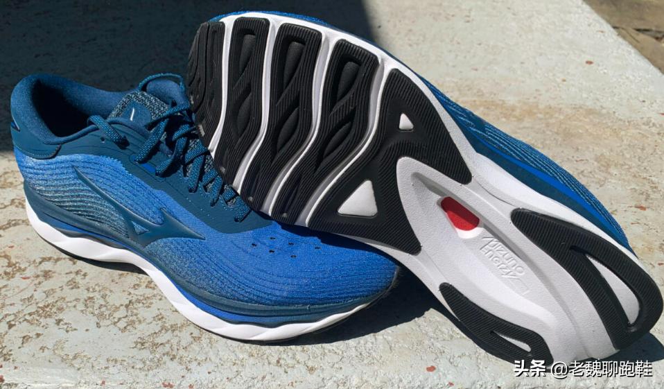 耐克vaporfly3代对比国产碳板跑鞋,国产跑鞋和进口区别