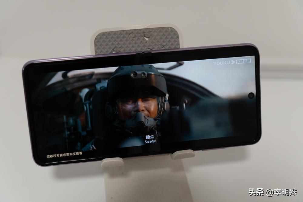 为什么竖折几乎用的都是中端配置,竖折真的是“美丽小废物”吗?