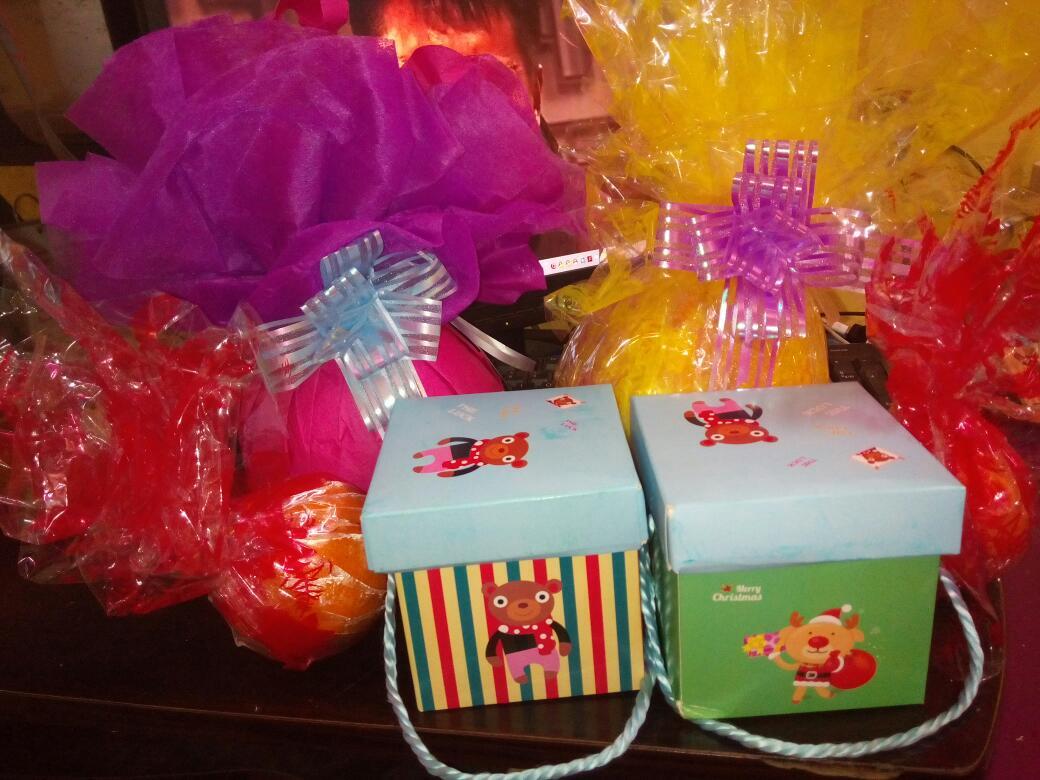 客户送了两份礼物说收下怎么办,领导让你取回送的礼物怎么办