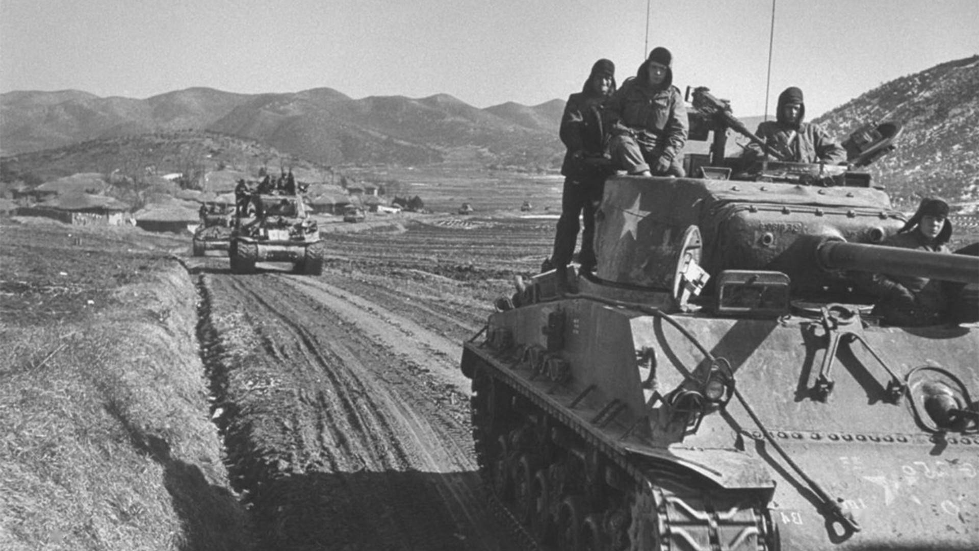 朝鲜军惨败后，后方只剩女人，志愿军高层严令：犯作风错误者枪毙