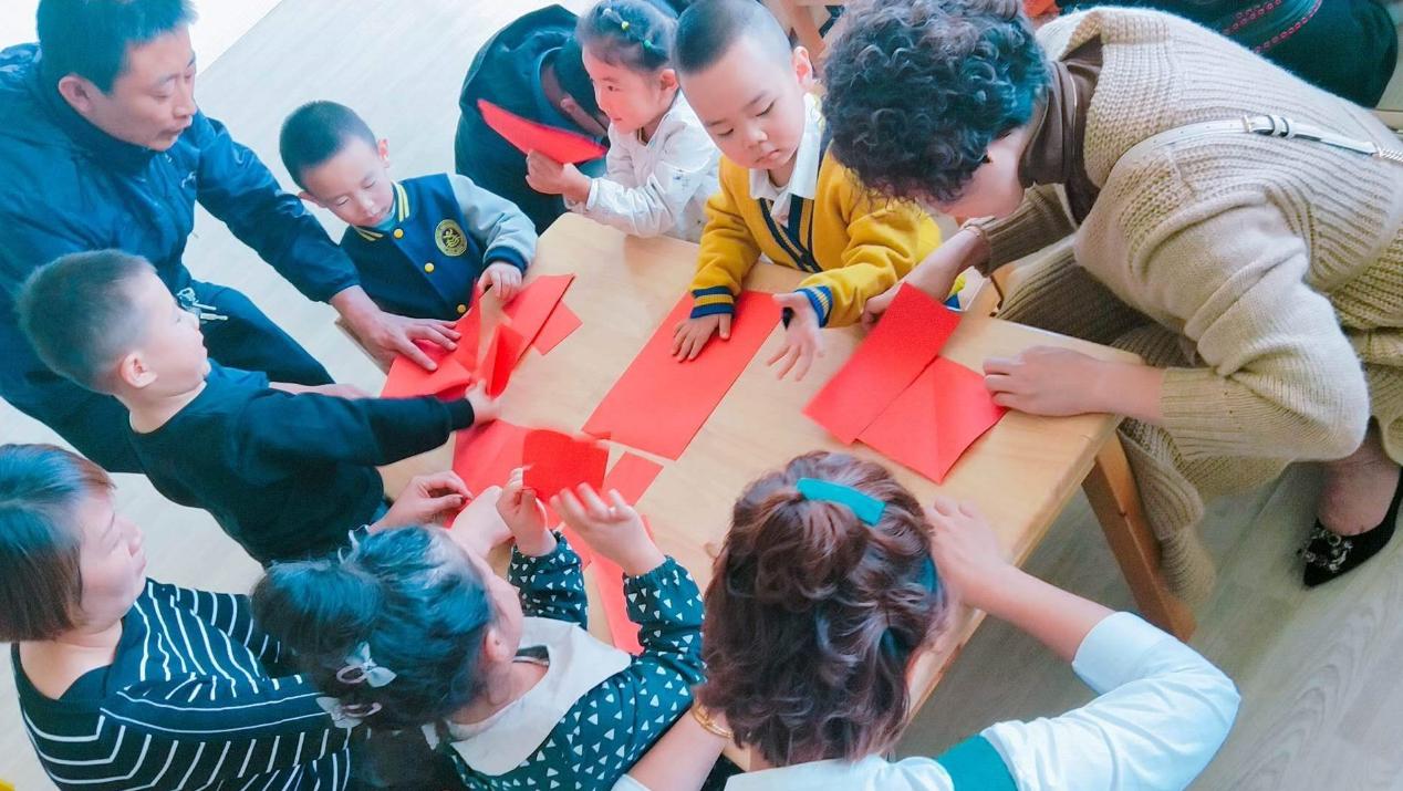 国庆飞机立体手工作品幼儿园,幼儿园中班国庆手工作品简单飞机