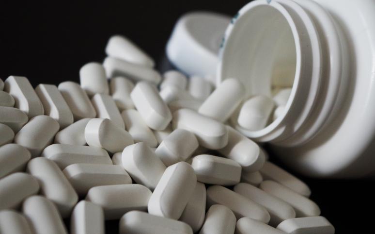 女人“下面”的毛毛变白，是因为*生活性**过少吗？