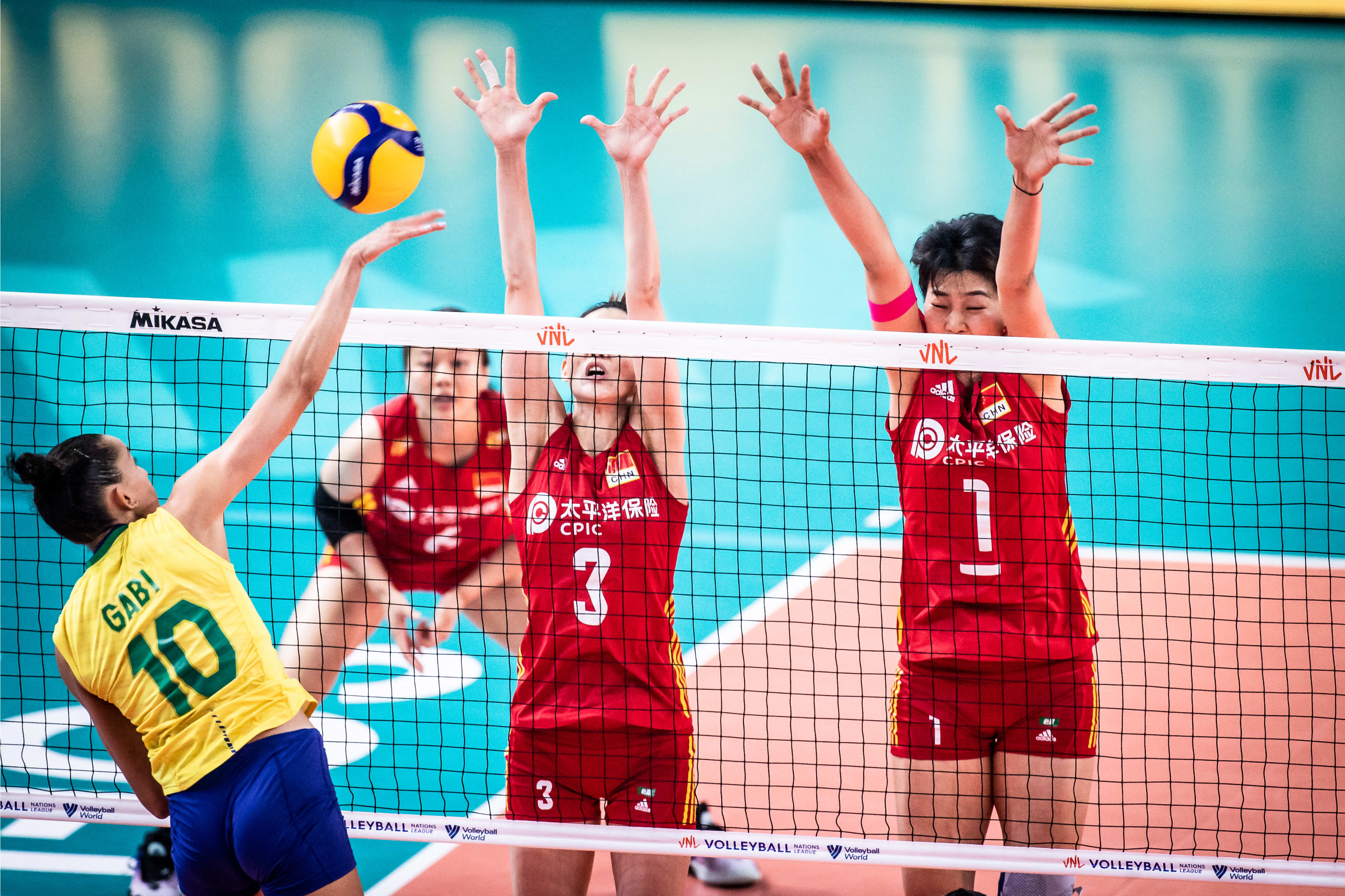 中国女排2-3不敌荷兰视频,中国女排2比3惜败巴西女排