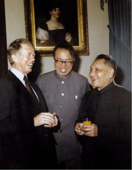 1979年*小平邓**访美，上百名美国儿童唱一首歌，*小平邓**听后热泪盈眶