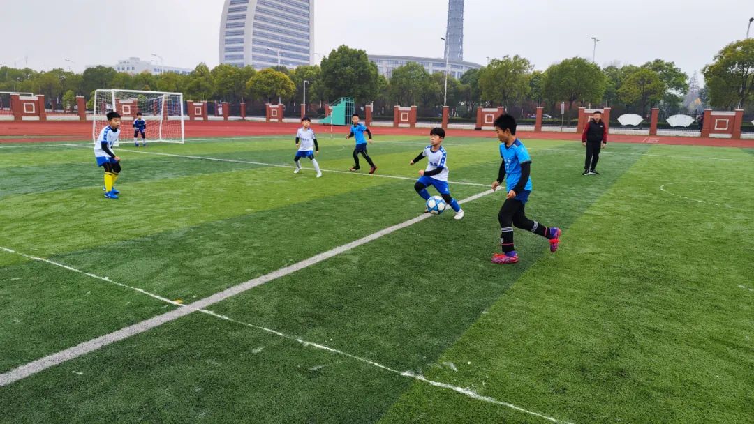 江苏省海安市城南实验小学参加市校园足球联赛喜获男子甲组第一名