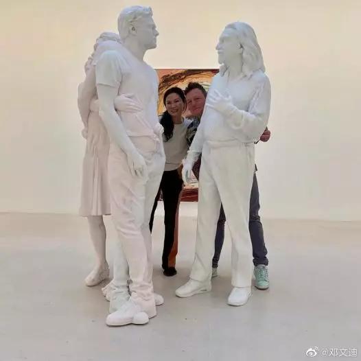 50岁邓文迪离婚后生活,邓文迪离婚靠什么生活