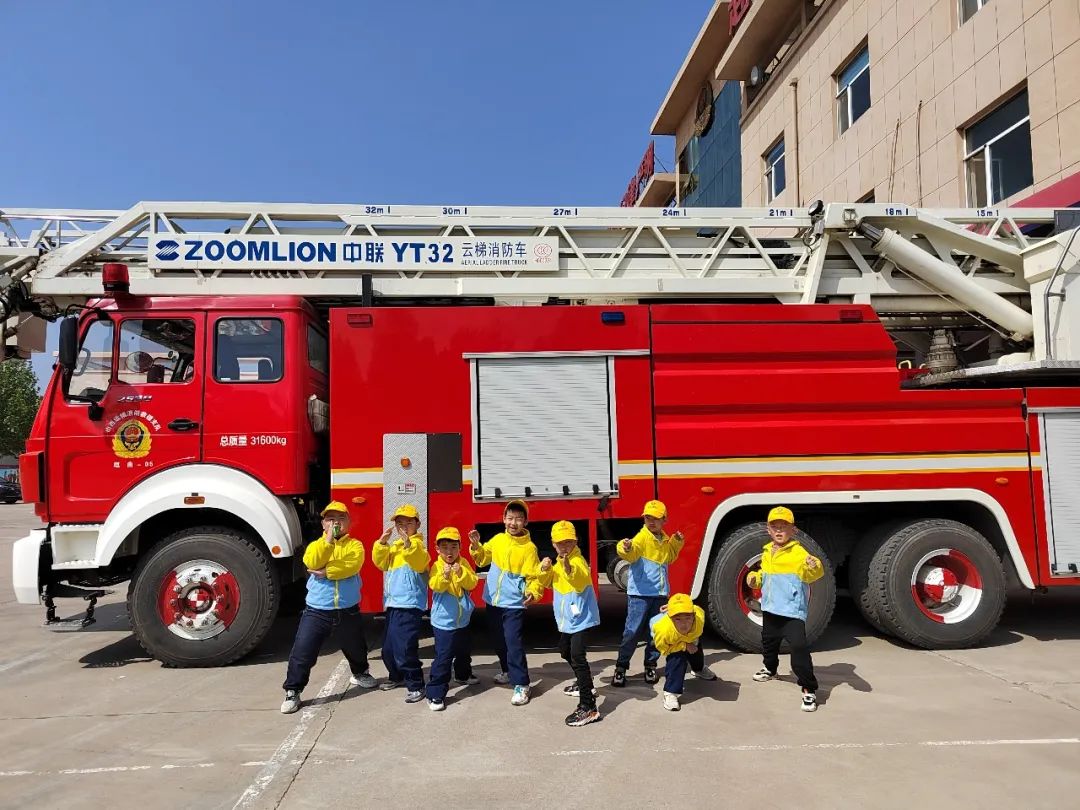 【垣曲县滨都幼儿园】滨都萌娃走进*防队消**致敬最美“火焰蓝”