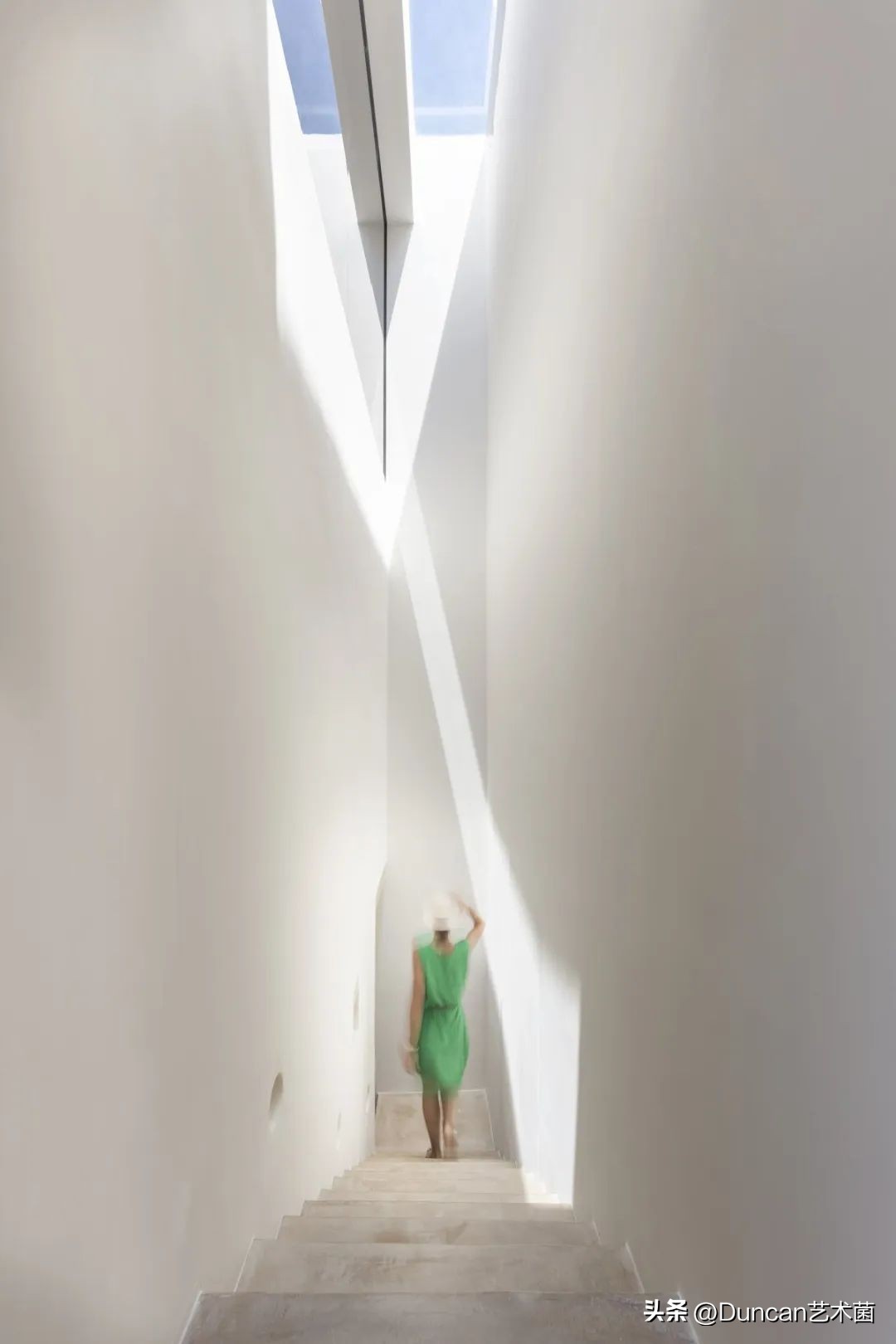 希腊KapsimalisArchitects①打造蓝白极简主义的童话世界！