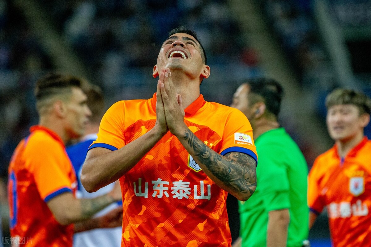 裁判刘威红牌,主裁被罚