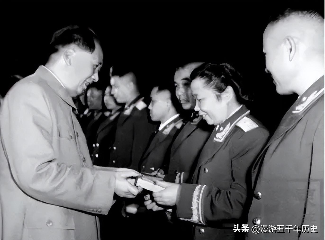 十大元帅最全的一张合影，第二年罗荣桓去世，十大元帅再无全家福