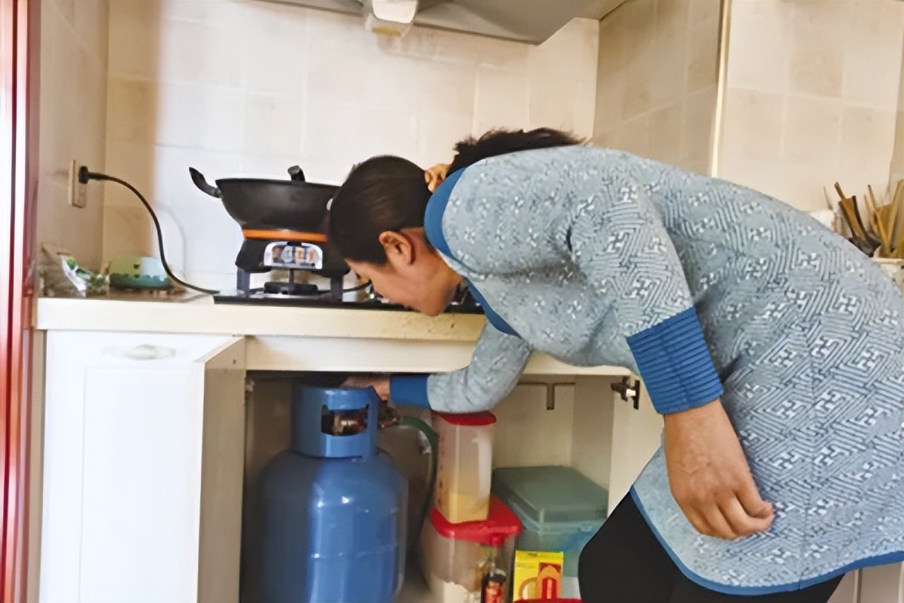 液化气罐改柴火炉注意事项,清洗液化气罐注意事项