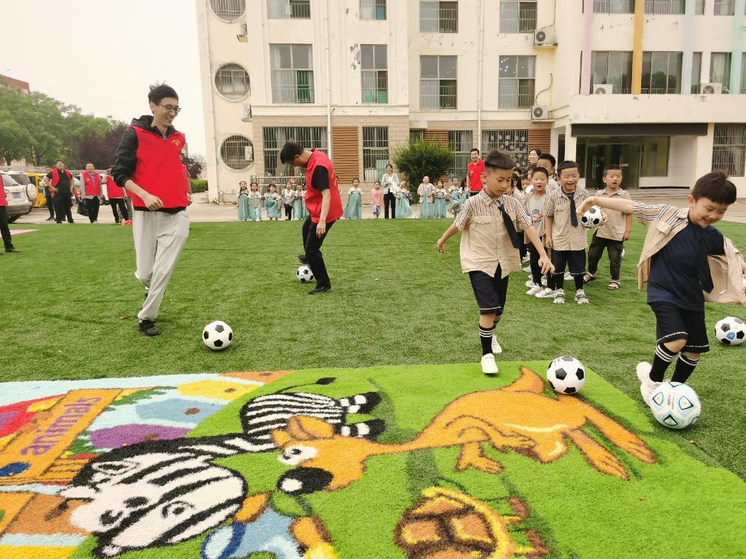 开展擦亮文明窗口志愿服务活动,志愿服务汇聚爱心为文明添彩