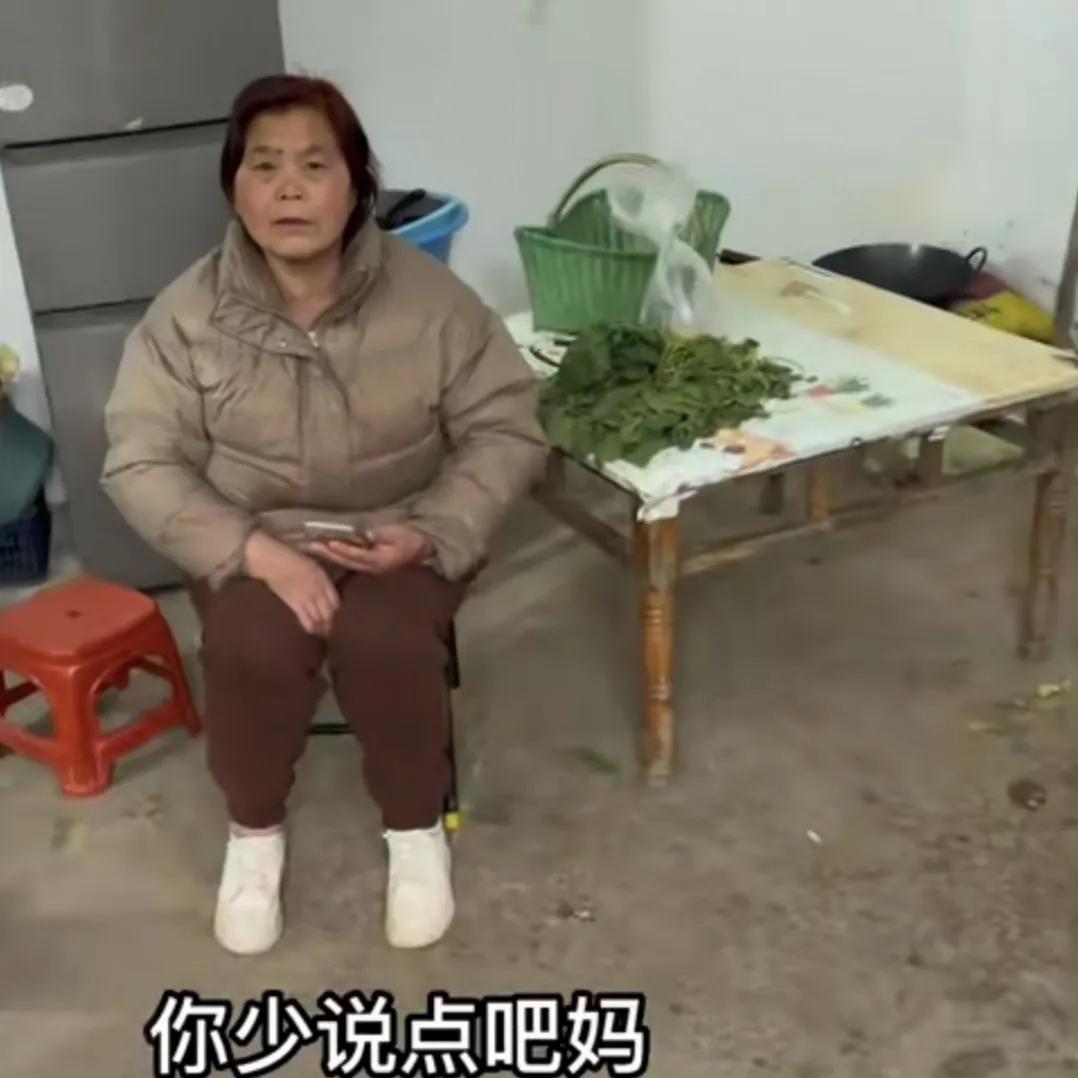 李佳亲妈婆家妈反差太大！一个给1000元让多吃肉，一个伸手要200