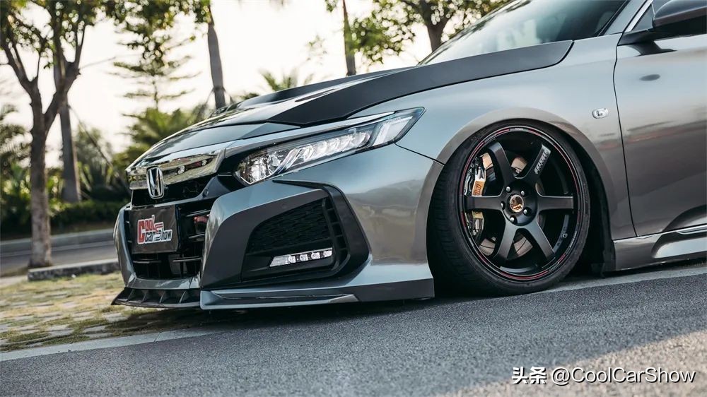 十代雅阁内饰碳纤维改装案例,十代雅阁改装多功能屏幕